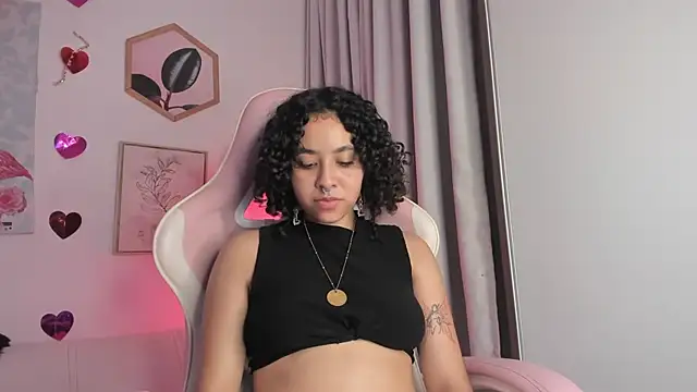 Snapshot of Dhalila_ chatting on 02-18-25, 07:43 Dhalila online show from 02-18-25, 07:43