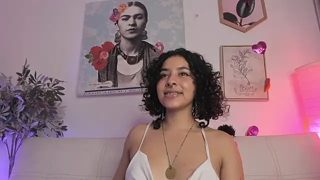 Snapshot of Dhalila_ chatting on 02-22-25, 04:40 Dhalila online show from 02-22-25, 04:40