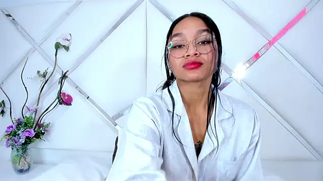 Lynda Bonnie online show from 03-22-25, 04:04