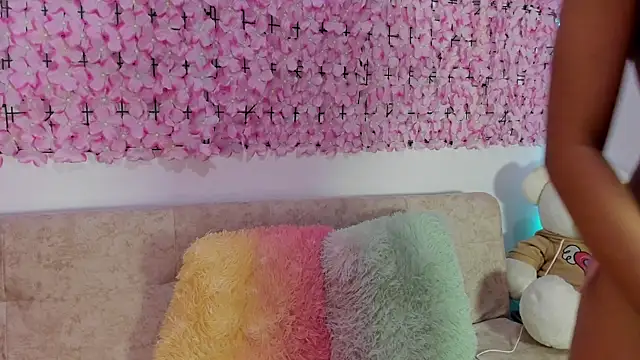 Lynda Bonnie online show from 10-25-25, 12:34