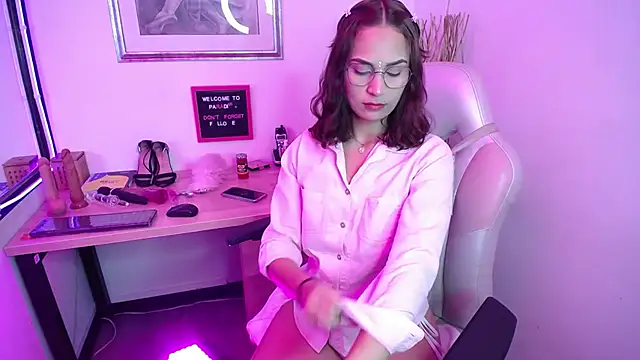 Snapshot of Auroraa_soul chatting on 10-10-25, 12:26 Auroraa soul online show from 10-10-25, 12:26