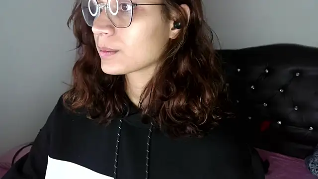 Snapshot of Auroraa_soul chatting on 11-14-25, 09:57 Auroraa soul online show from 11-14-25, 09:57