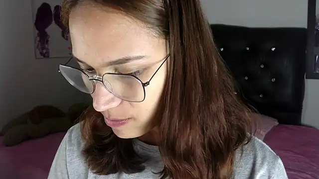 Snapshot of Auroraa_soul chatting on 11-21-25, 08:18 Auroraa soul online show from 11-21-25, 08:18