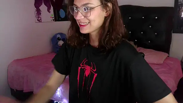 Snapshot of Auroraa_soul chatting on 11-25-25, 07:47 Auroraa soul online show from 11-25-25, 07:47