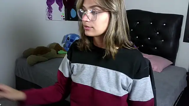 Snapshot of Auroraa_soul chatting on 11-30-25, 05:11 Auroraa soul online show from 11-30-25, 05:11