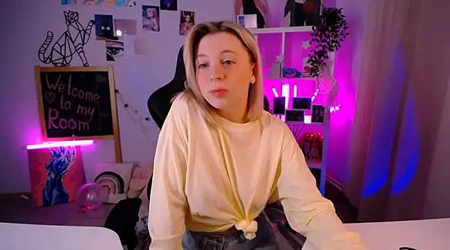 Snapshot of EllySunlover chatting on 02-12-25, 04:22 EllySunlover online show from 02-12-25, 04:22