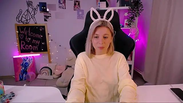 Snapshot of EllySunlover chatting on 02-13-25, 10:54 EllySunlover online show from 02-13-25, 10:54