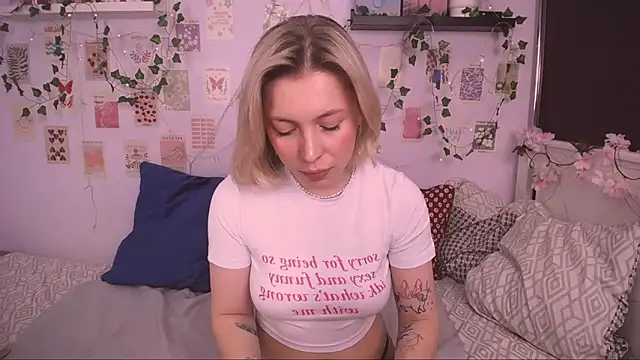 Snapshot of EllySunlover chatting on 03-05-25, 06:33 EllySunlover online show from 03-05-25, 06:33