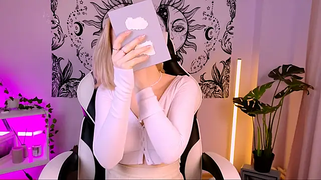 Snapshot of EllySunlover chatting on 03-06-25, 03:13 EllySunlover online show from 03-06-25, 03:13