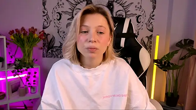 Snapshot of EllySunlover chatting on 03-13-25, 03:11 EllySunlover online show from 03-13-25, 03:11