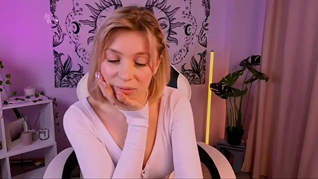 Snapshot of EllySunlover chatting on 03-21-25, 09:56 EllySunlover online show from 03-21-25, 09:56