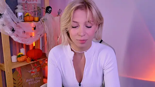 Snapshot of EllySunlover chatting on 10-24-25, 05:20 EllySunlover online show from 10-24-25, 05:20