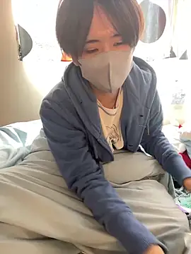 Snapshot of makitoru chatting on 02-15-25, 02:04 makitoru online show from 02-15-25, 02:04