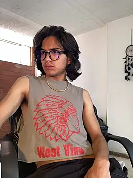 Snapshot of shadowsofgarden chatting on 03-09-25, 03:49 shadowsofgarden online show from 03-09-25, 03:49