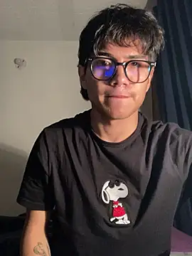 Snapshot of shadowsofgarden chatting on 03-21-25, 01:24 shadowsofgarden online show from 03-21-25, 01:24