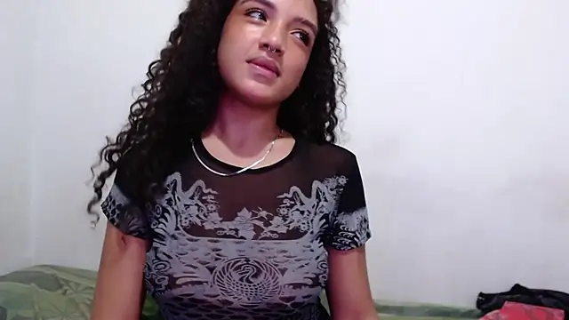 Snapshot of Majo_BigTits chatting on 09-14-25, 08:24 Majo BigTits online show from 09-14-25, 08:24