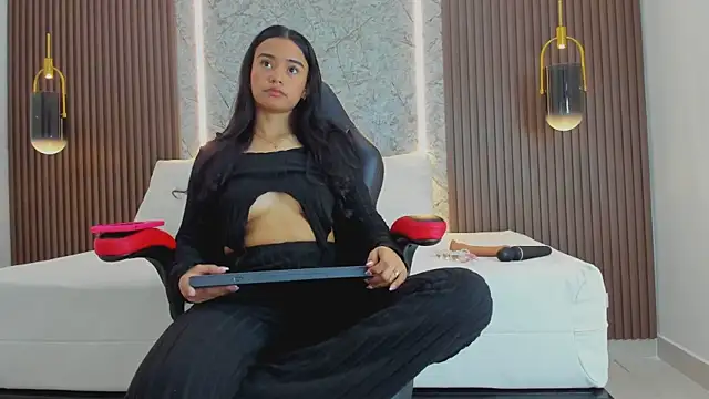 Snapshot of selena_foox chatting on 03-21-25, 03:22 selena foox online show from 03-21-25, 03:22