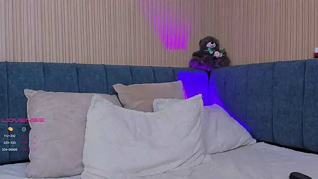 Snapshot of elizabeth_20 chatting on 03-19-25, 10:20 elizabeth 20 online show from 03-19-25, 10:20