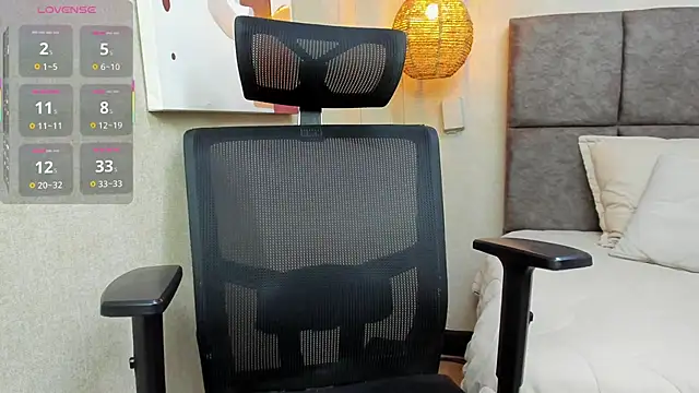 Snapshot of elizabeth_20 chatting on 10-11-25, 07:56 elizabeth 20 online show from 10-11-25, 07:56