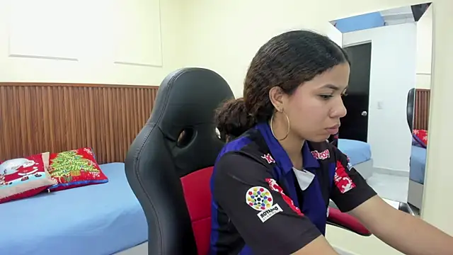 MELINAMARTINS online show from 12-16-25, 07:30