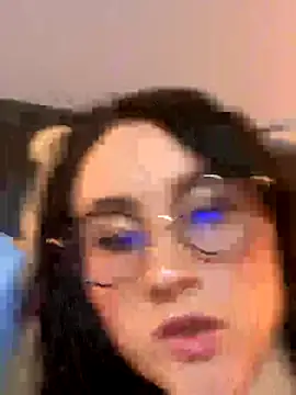 ValentinaOrtiz3 online show from 12-15-25, 11:31