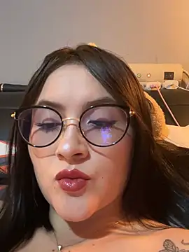 ValentinaOrtiz3 online show from 06-05-26, 01:12