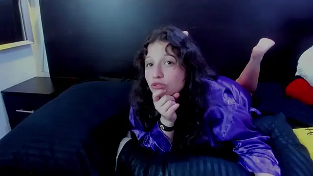 Snapshot of Marii_18 chatting on 03-20-25, 09:59 Marii 18 online show from 03-20-25, 09:59