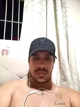 Snapshot of TonnyMoreno chatting on 02-19-25, 06:44 TonnyMoreno online show from 02-19-25, 06:44