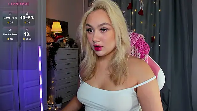 Snapshot of _Loneve__ chatting on 02-19-26, 03:52 Loneve online show from 02-19-26, 03:52