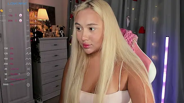 Snapshot of _Loneve__ chatting on 03-26-26, 04:01 Loneve online show from 03-26-26, 04:01