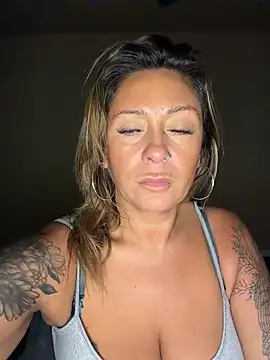 Snapshot of bossyroxy84 chatting on 11-18-25, 01:55 bossyroxy84 online show from 11-18-25, 01:55