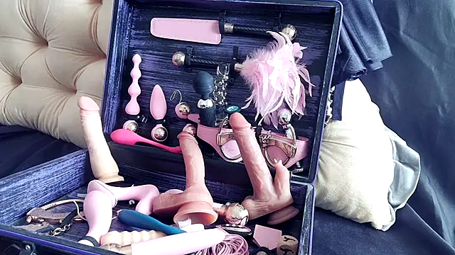 Chanel Noire online show from 03-02-25, 04:32