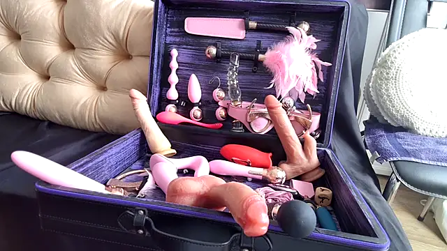 Chanel Noire online show from 03-08-25, 02:08