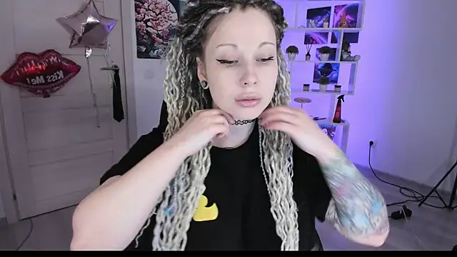 Snapshot of HoneySallyMoore chatting on 09-28-25, 03:28 HoneySallyMoore online show from 09-28-25, 03:28