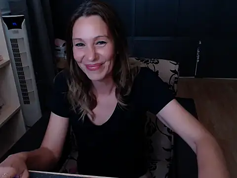Snapshot of hannaha chatting on 06-13-26, 06:39 hannaha online show from 06-13-26, 06:39
