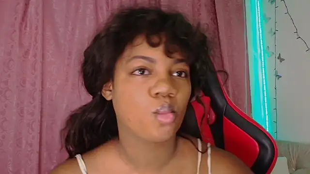 Daphnewalker   online show from 12-16-25, 11:59