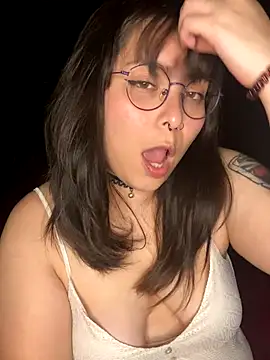 Snapshot of Solo_yoss chatting on 10-04-25, 06:55 Solo yoss online show from 10-04-25, 06:55