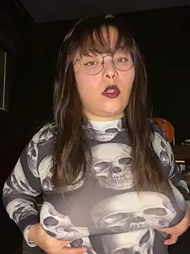 Snapshot of Solo_yoss chatting on 10-31-25, 07:09 Solo yoss online show from 10-31-25, 07:09