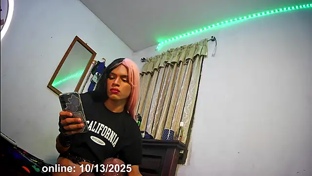 Snapshot of Fhrankie_xxl chatting on 10-13-25, 11:05 Fhrankie xxl online show from 10-13-25, 11:05