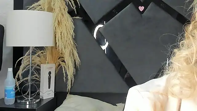 TianahGlow online show from 02-15-26, 08:02