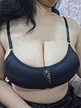 Snapshot of Jassi_Does chatting on 05-12-26, 09:45 Jassi Does online show from 05-12-26, 09:45
