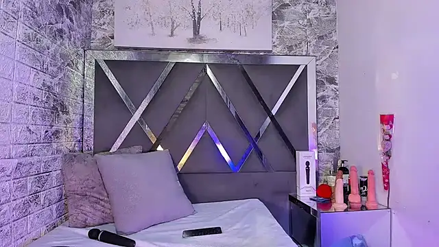 Snapshot of EvansDarling chatting on 02-14-26, 02:25 EvansDarling online show from 02-14-26, 02:25