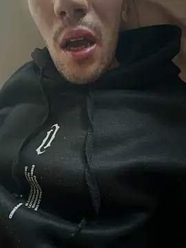 Snapshot of yaxxx03 chatting on 10-18-25, 01:23 yaxxx03 online show from 10-18-25, 01:23