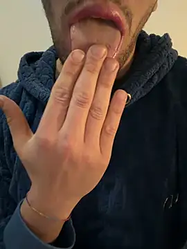 Snapshot of yaxxx03 chatting on 10-20-25, 05:02 yaxxx03 online show from 10-20-25, 05:02