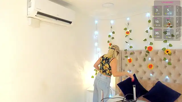 CandieGilson   online show from 10-06-25, 12:46