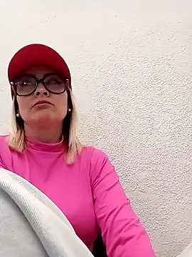 CandieGilson   online show from 10-12-25, 11:42