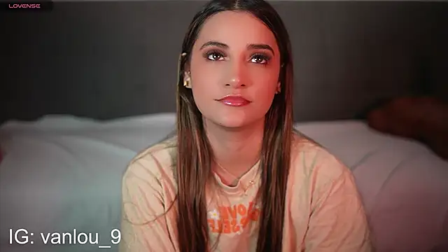 Snapshot of Vaniluu_9 chatting on 09-08-25, 11:48 Vaniluu 9 online show from 09-08-25, 11:48