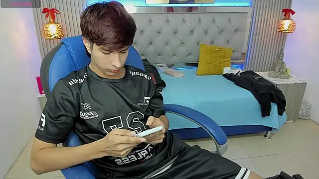 Estiv18  online show from 01-12-26, 02:50