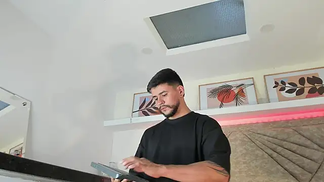 Snapshot of DickGriffith_ chatting on 02-18-25, 08:03 DickGriffith online show from 02-18-25, 08:03