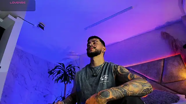 Snapshot of DickGriffith_ chatting on 10-04-25, 12:47 DickGriffith online show from 10-04-25, 12:47